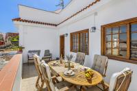 Posezení v ubytování Central Penthouse, close to the Natural pools with Big terrace, ocean & city view
