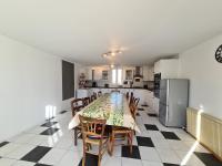 Kuchnia lub aneks kuchenny w obiekcie Maison indépendante avec grand jardin, près de lacs et attractions touristiques, idéale pour famille - FR-1-591-381