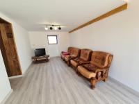 Telewizja i/lub zestaw kina domowego w obiekcie Maison indépendante avec grand jardin, près de lacs et attractions touristiques, idéale pour famille - FR-1-591-381