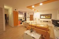 A television and/or entertainment centre at Comodo appartamento Casa Razzoli