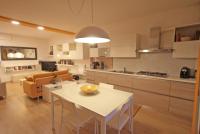 A kitchen or kitchenette at Comodo appartamento Casa Razzoli