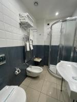 A bathroom at Hotel Villa Savoia