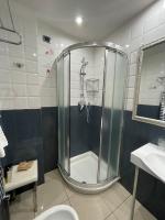 A bathroom at Hotel Villa Savoia