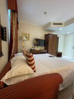 A bed or beds in a room at Hotel Villa Savoia