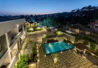 Bazén v ubytování Shivsagar Resort & Spa nebo v jeho okolí