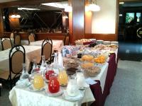 Jídlo v hotelu nebo okolí