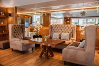 Гостиная зона в Teofely Gardens Resort near Tagaytay