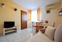 Televízia a/alebo spoločenská miestnosť v ubytovaní Apartments Kostelic