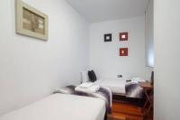 Postel nebo postele na pokoji v ubytování Wonderful 2-bd apart with balcony Plaza Cataluña