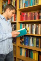 ホテルにある図書室