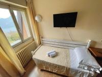 Televízia a/alebo spoločenská miestnosť v ubytovaní Hotel Ristorante La Sorgente