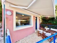 Balkón nebo terasa v ubytování Barbati Blu & Verde Beach Houses with pool by DadoVillas
