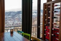 Nespecifikovaný výhled na hory nebo výhled na hory při pohledu z hotelu