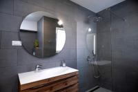 Kúpeľňa v ubytovaní Exclusive Seafront Suite with jacuzzi
