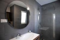 Kúpeľňa v ubytovaní Exclusive Seafront Suite with jacuzzi