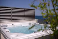 Plán poschodí v ubytovaní Exclusive Seafront Suite with jacuzzi