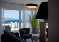 Posedenie v ubytovaní Exclusive Seafront Suite with jacuzzi