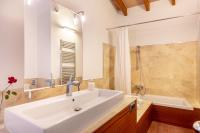 A bathroom at Can Tem Turismo de Interior