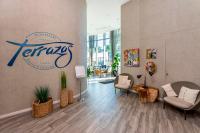 una hall con sedie e un cartello con la scritta terpes di The Ultimate Resort - BEACHFRONT 2 BEDROOM APARTMENT WITH DIRECT OCEAN VIEW, ROOFTOP POOL, HOT TUB AND GYM a Hollywood