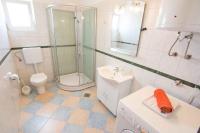 Kúpeľňa v ubytovaní Apartment in Kakma/Biograd Riviera 40380
