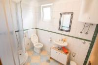 Kúpeľňa v ubytovaní Apartment in Kakma/Biograd Riviera 40380