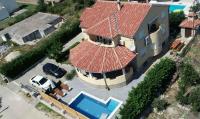 Bazén v ubytovaní Apartment in Kakma/Biograd Riviera 40380 alebo v jeho blízkosti