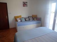 Posteľ alebo postele v izbe v ubytovaní Apartments in Starigrad-Paklenica 35542