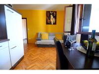 Kuchyňa alebo kuchynka v ubytovaní Apartments in Starigrad-Paklenica 35542