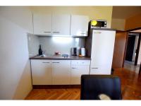Kuchyňa alebo kuchynka v ubytovaní Apartments in Starigrad-Paklenica 35542