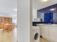 Kuchyň nebo kuchyňský kout v ubytování Apartment Platja de Roses-2 by Interhome