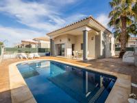 Bazén v ubytovaní Holiday Home Gaviota 3 by Interhome alebo v jeho blízkosti