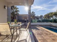 Bazén v ubytovaní Holiday Home Gaviota 3 by Interhome alebo v jeho blízkosti