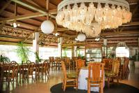 Un restaurante u otro lugar para comer en Whispering Palms Island Resort