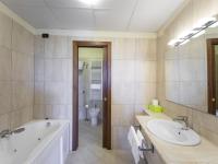 Kúpeľňa v ubytovaní Holiday Home La Smarrita Dei Carradori by Interhome
