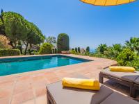 Bazén v ubytovaní Cubo's Mountain Bayview Luxury Villa alebo v jeho blízkosti