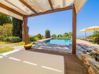 Bazén v ubytovaní Cubo's Mountain Bayview Luxury Villa alebo v jeho blízkosti