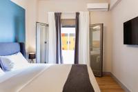 Posteľ alebo postele v izbe v ubytovaní Minimal Loft Art with Sea View Over Heraklion Harbour