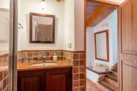 A bathroom at Can Tem Turismo de Interior