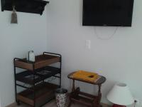 Telewizja i/lub zestaw kina domowego w obiekcie Gîte loft au bord de la Meuse avec jardin, terrasses et activités variées à Vilosnes-Haraumont - FR-1-585-81