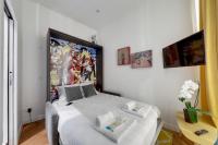 R&uacute;m &iacute; herbergi &aacute; 211 Suite Yves Saint Laurent - Superb apartment