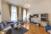 TV a/nebo společenská místnost v ubytování Ráday Corner Apartment