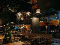 Restaurace v ubytování The River Cabin - Govantes Guesthouse