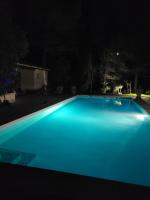 a swimming pool lit up at night at Chambres d&#39;hôtes Le Montagné in Villeneuve-lès-Avignon