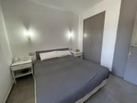 A bed or beds in a room at Acogedor apartamento con piscina comunitaria, cerca de la playa de Sa Tuna - ES-226-26