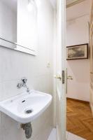 Koupelna v ubytování Huge historic 5BD with private Terrace!