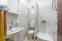 Kúpeľňa v ubytovaní Apartments by the sea Sevid, Trogir - 4287