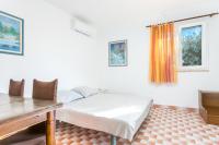 Posteľ alebo postele v izbe v ubytovaní Apartments by the sea Sevid, Trogir - 4287