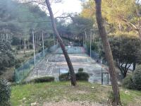 Tenis lub squash w obiekcie Studio climatisé piscine et proche plage lub w pobliżu