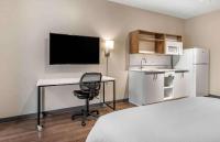 Extended Stay America Premier Suites - Tampa - Fairgrounds - Casinoにあるキッチンまたは簡易キッチン