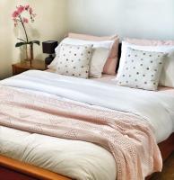 A bed or beds in a room at GardenBnB- apartment with garden & seaview